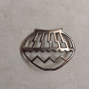 Sterling Navajo Native American pot pin